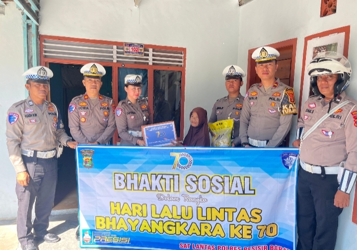 Satlantas Polres Pesisir Barat Gelar Bakti Sosial Kepada Masyarakat Jelang HUT Lalu Lintas ke-70