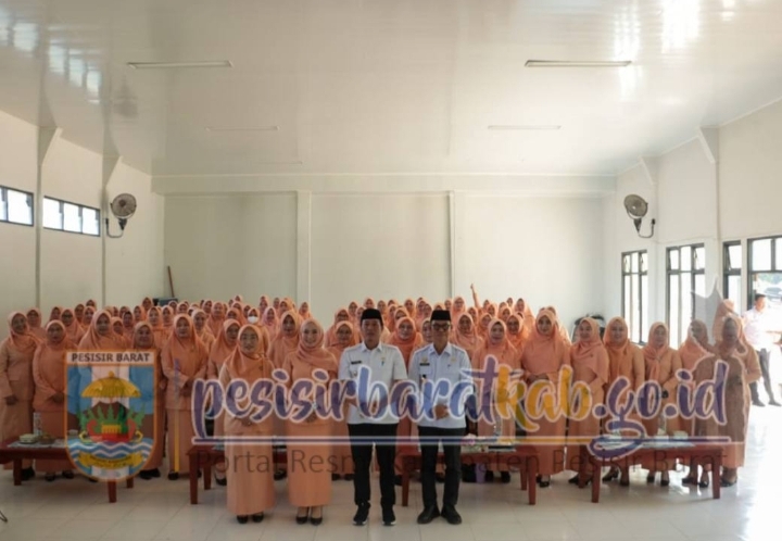 Bupati Pesibar Dedi Irawan Buka MUSKAB DWP Ke-V