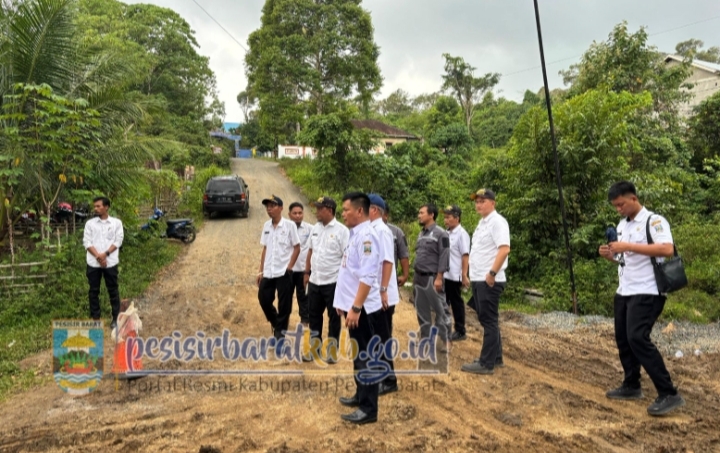 Pj Sekda Pesibar Tedi Zadmiko dan Kepala Dinas BMBK Lampung Taufigullah Tinjau Lokasi Pembangunan RSUD KH. Muhammad Thohir