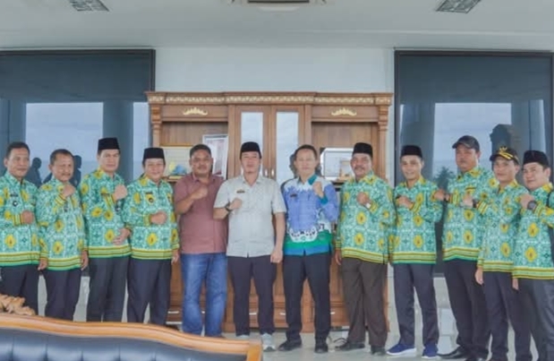 Bupati Pesisir Barat  Audensi dengan Peratin Se-kecamatan Ngambur