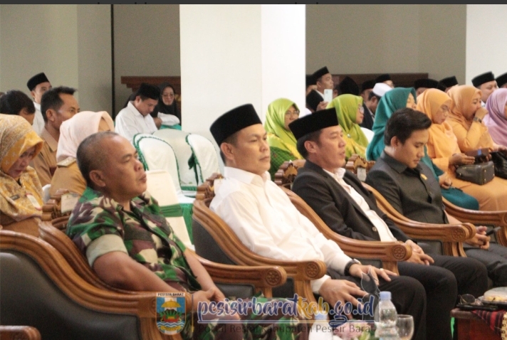 Bupati Pesibar Kukuhkan Pengurus LPTQ