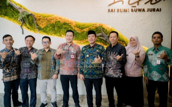 Bupati Pesisir Barat Serahkan LKPD Ke BPK Lampung