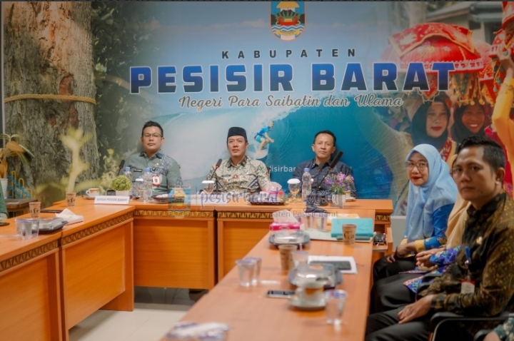 Didampingi Sekda dan Inspektur, Bupati Pesisir Barat Ikuti Entry Meeting