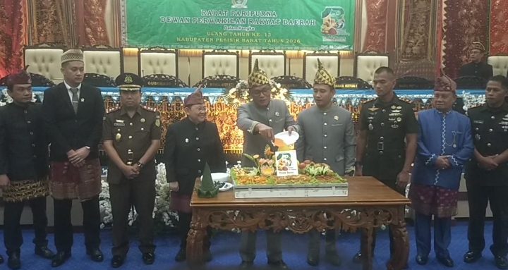 Wakil Ketua 1 DPRD Pimpin Paripurna Ulang Tahun  Ke-13 Kabupaten Pesisir Barat