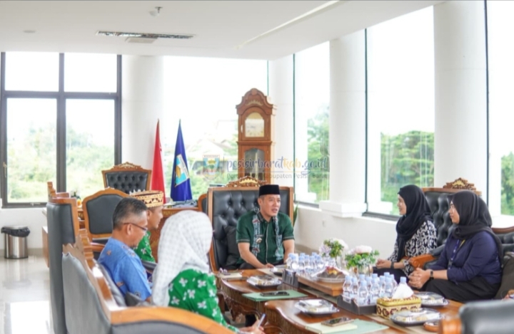 Bupati Pesisir Barat Terima  Kunjungan KP2KP Liwa