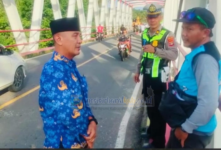 Bupati Pesisir Barat Instruksikan Perangkat Daerah Melakukan Penanganan Atas Kerusakan Lantai Jembatan Way Tembulih