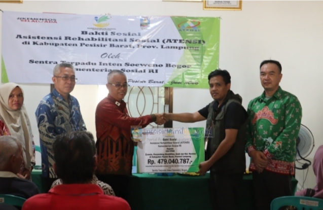 Pemerintah Kabupaten Pesisir Barat Salurkan Bantuan STIS Kementerian Sosial RI
