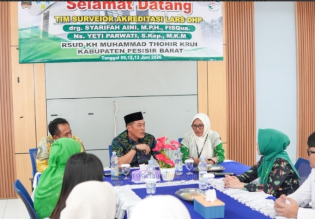 Bupati Pesisir Barat Terima Kunjungan Tim Penilai Surveior Akreditasi dari  LARS DHP