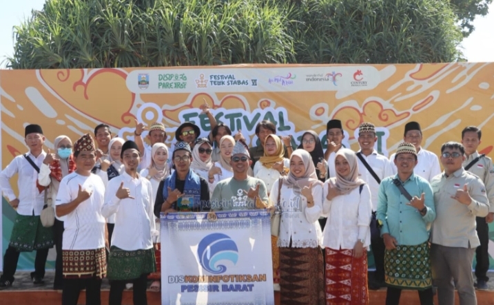 Festival Teluk Stabas Resmi Dibuka Bupati Pesisir Barat Dedi Irawan