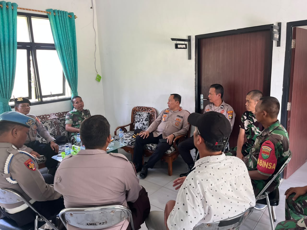 Polsek Pesisir Tengah Sambangi Koramil 422-03