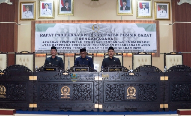 Bupati Sampaikan Jawaban Pemerintah atas Pandangan Fraksi DPRD Pesisir Barat