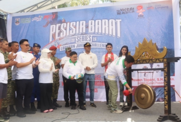 Di Kabupaten Pesisir Barat HUT RI Dimeriahkan Dengan Gelaran Surfing Series Challenge