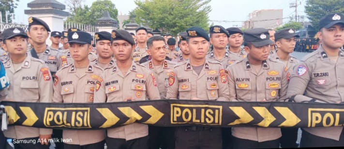 Kapolda Bengkulu Turun Langsung Kawal Aksi Demo OKP dan BEM di Depan Kantor DPRD Provinsi