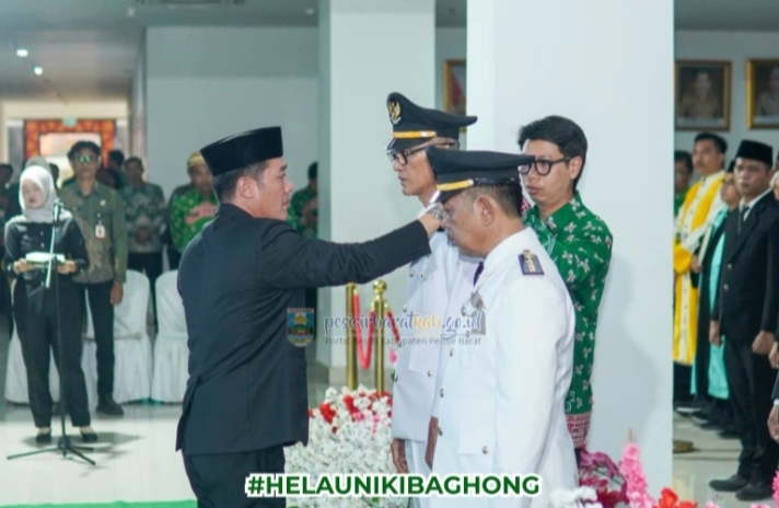 Puluhan Pejabat Pejabat Pesisir Barat dilantik Bupati