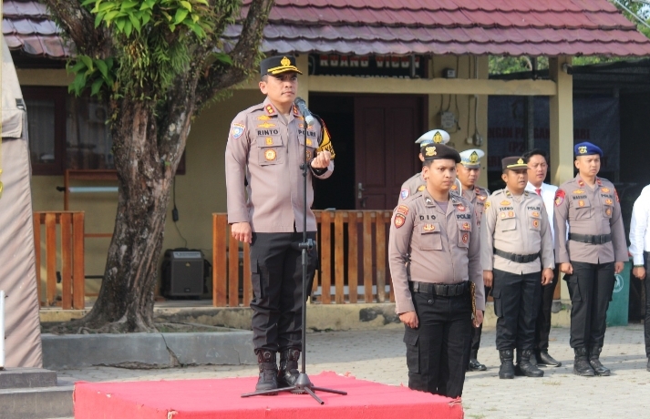 Kapolres Pesisir Barat Pimpin Apel Pagi, Tegaskan Profesionalisme dalam Pelaksanaan Tugas