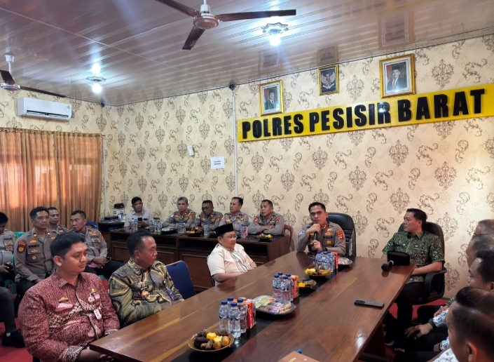 Kapolres Pesisir Barat Sambut Kunjungan Bupati