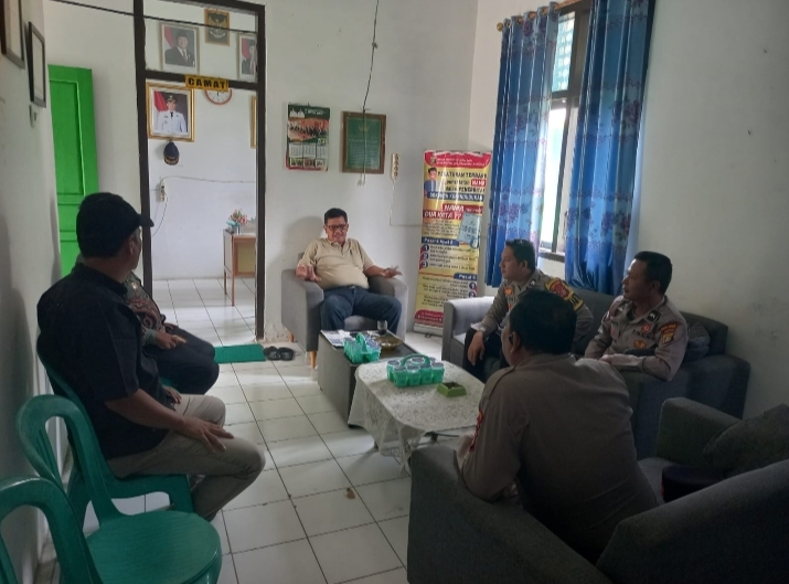 Jaga Kondusifitas Tahapan Pilperatin, Kapolsek Pesisir Tengah Kompol Hadly Nasution Sambang ke Kecamatan dan Calon Peratin