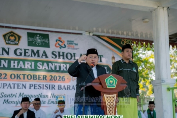 Wakil Bupati Pesisir Barat Hadiri Peringatan Hari Santri Tahun 2026