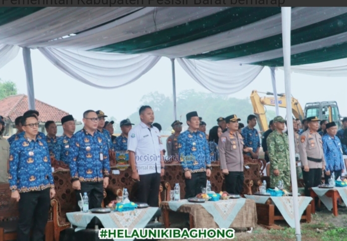 Bupati Pesisir Barat Menghadiri Sekaligus Meletakan Batu Pertama Pembangunan Kampung Nelayan Merah Putih 