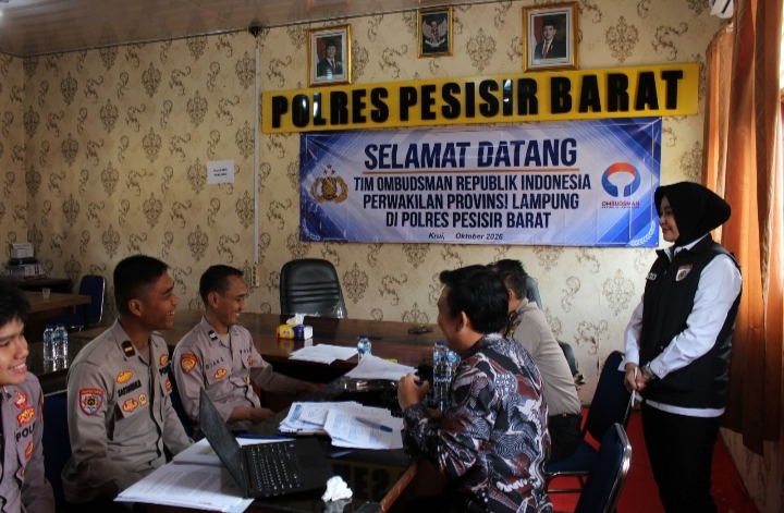 Tim Ombudsman RI perwakilan Provinsi Lampung didampingi oleh Tim Itwasda Polda Lampung kunjungi Polres Pesisir Barat 